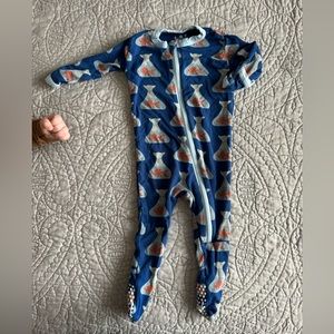 SOLD Kickee footie